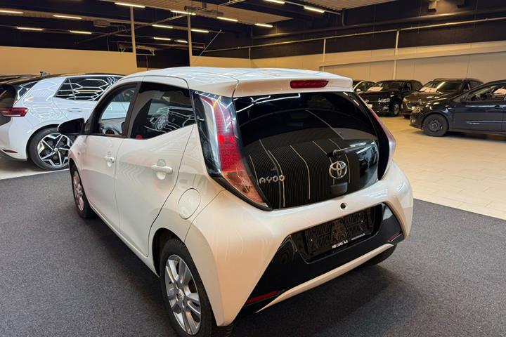Hvid Toyota Aygo fra 2015