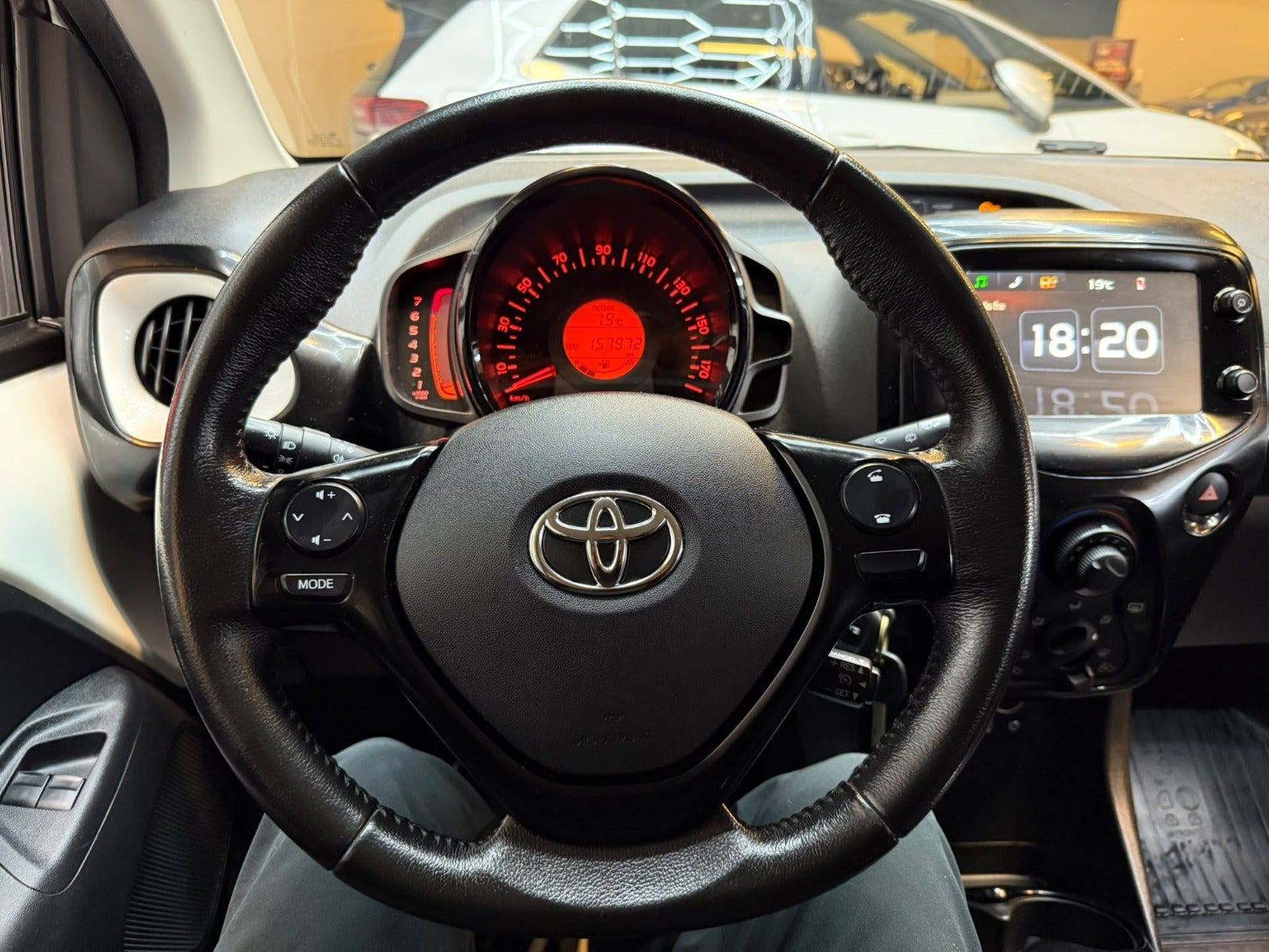 Hvid Toyota Aygo fra 2015