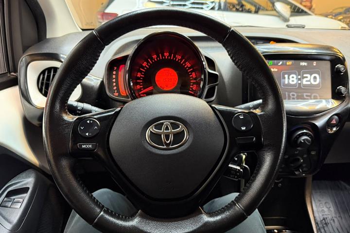 Hvid Toyota Aygo fra 2015