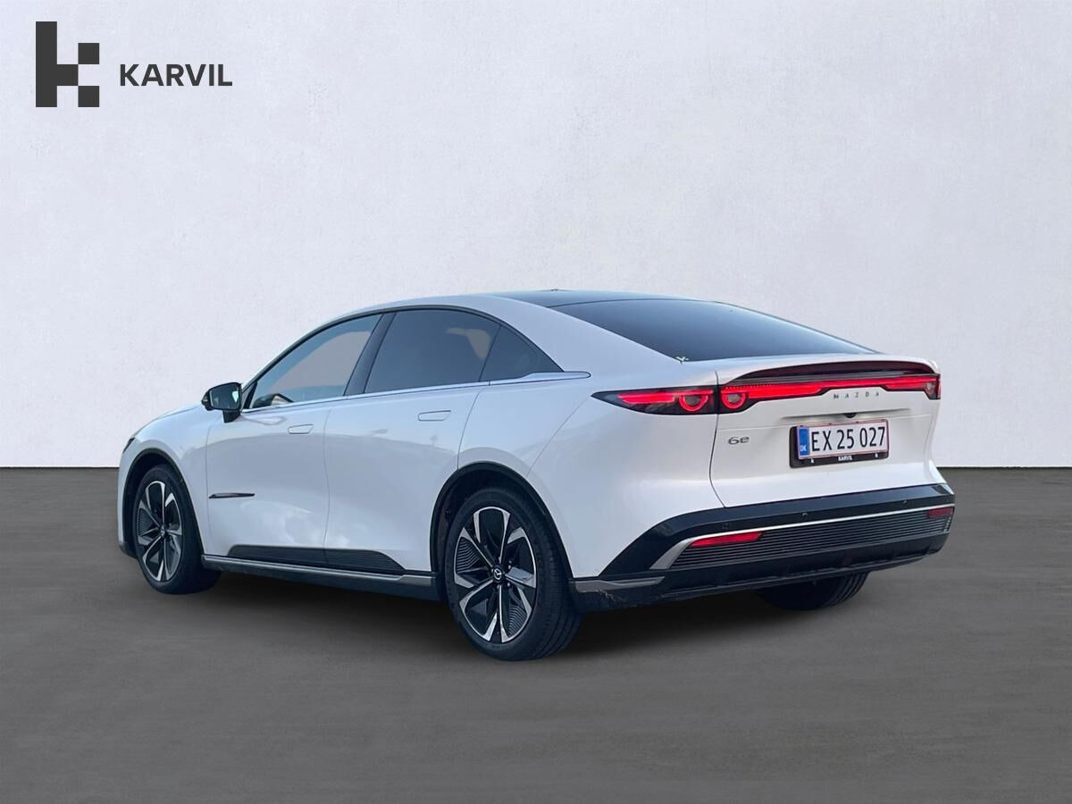 Hvid Mazda 6e fra 2026