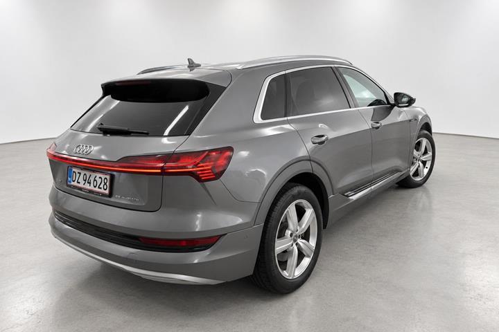 Grå Audi e-tron fra 2020