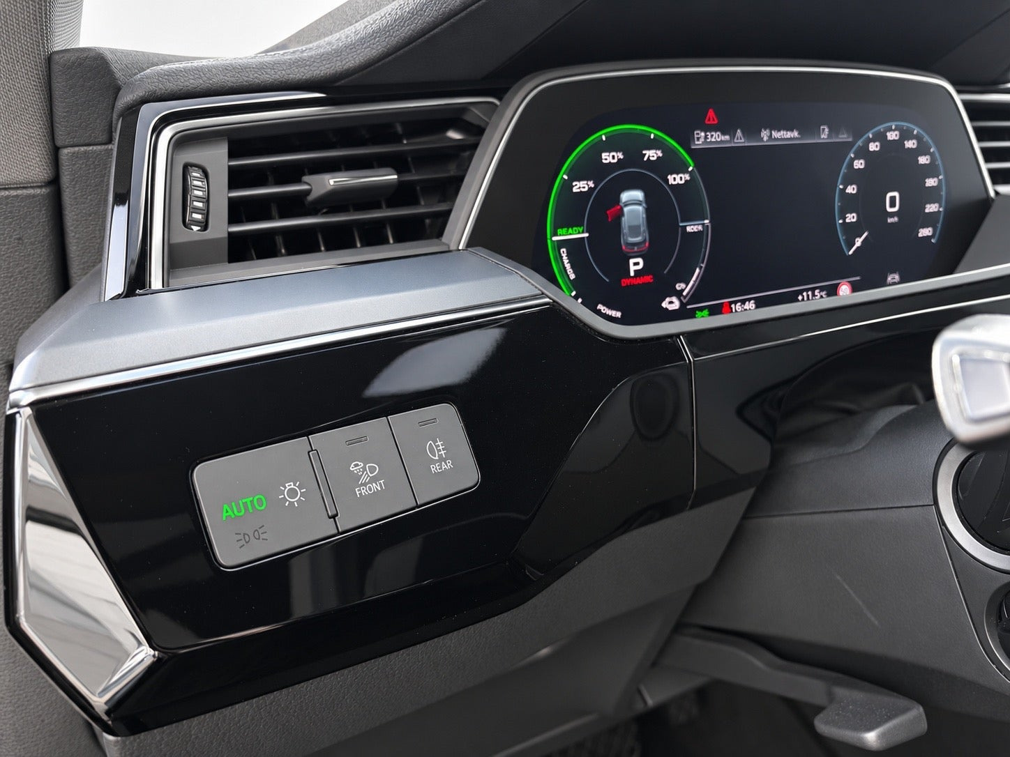 Grå Audi e-tron fra 2020
