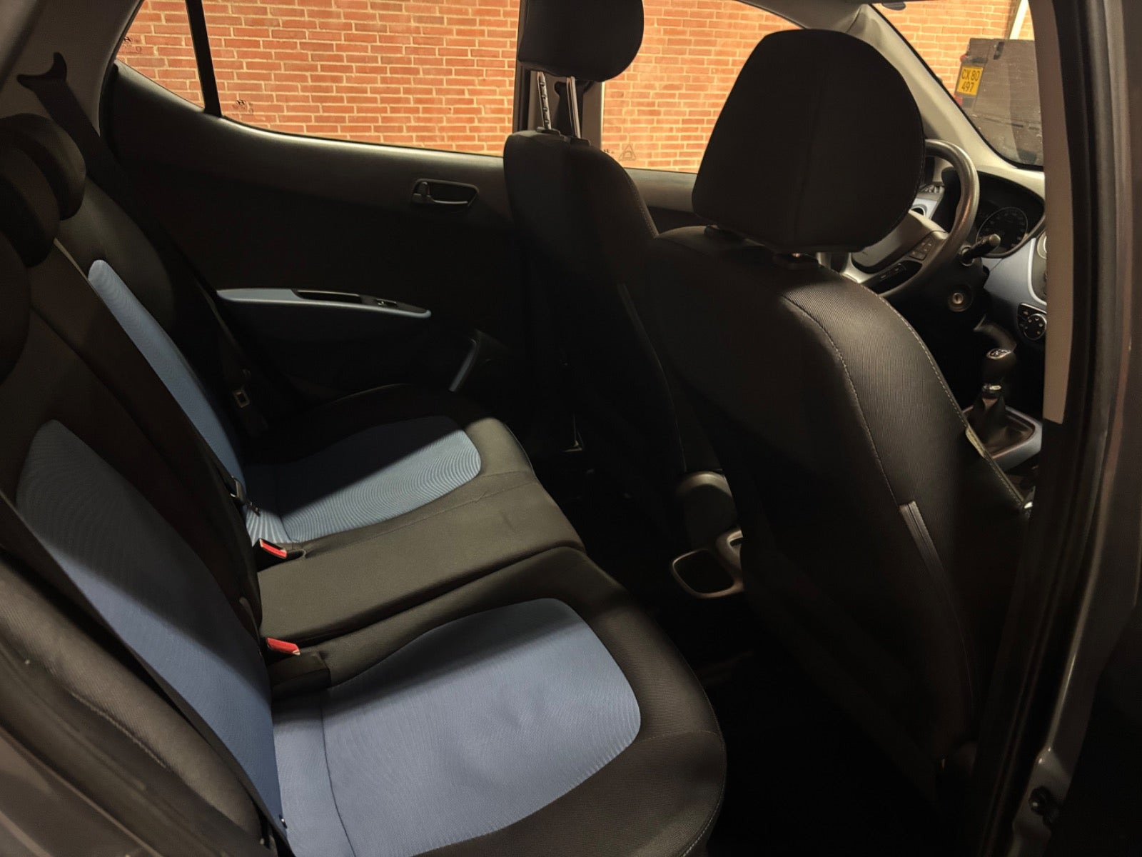 Grå Hyundai i10 fra 2014