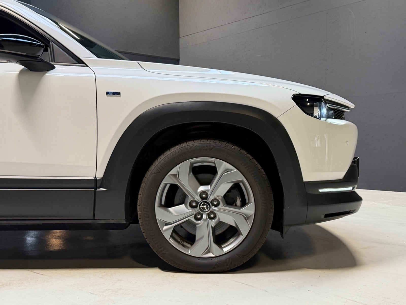 Hvid Mazda MX-30 fra 2022