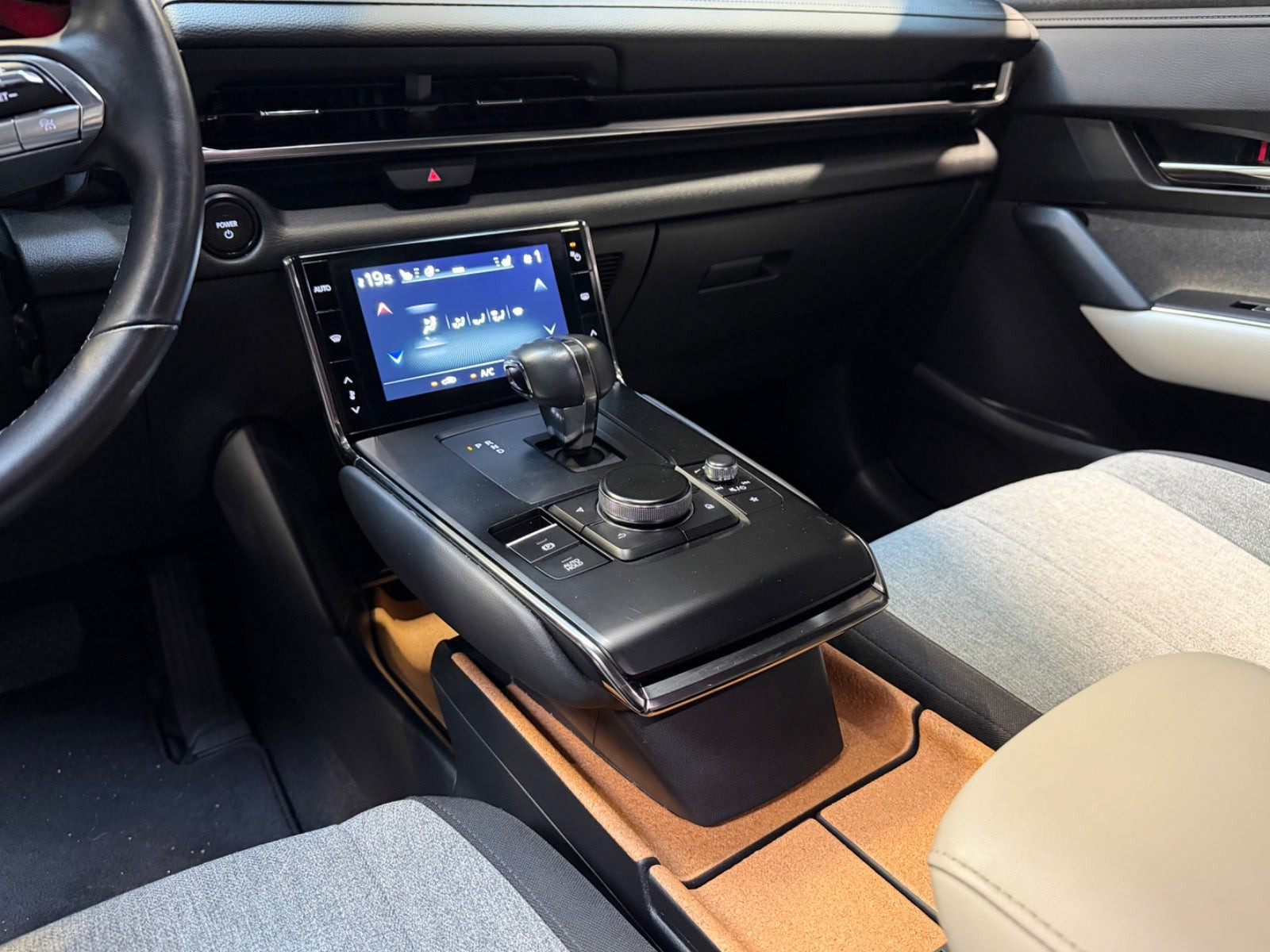 Hvid Mazda MX-30 fra 2022