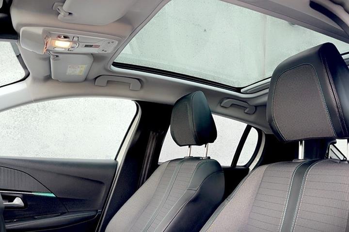 undefined Peugeot 208 fra 2020