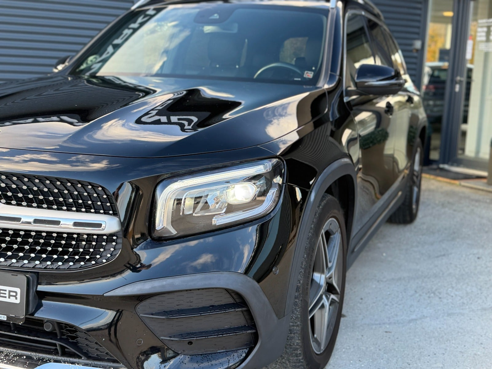 Sort Mercedes GLB200 fra 2020