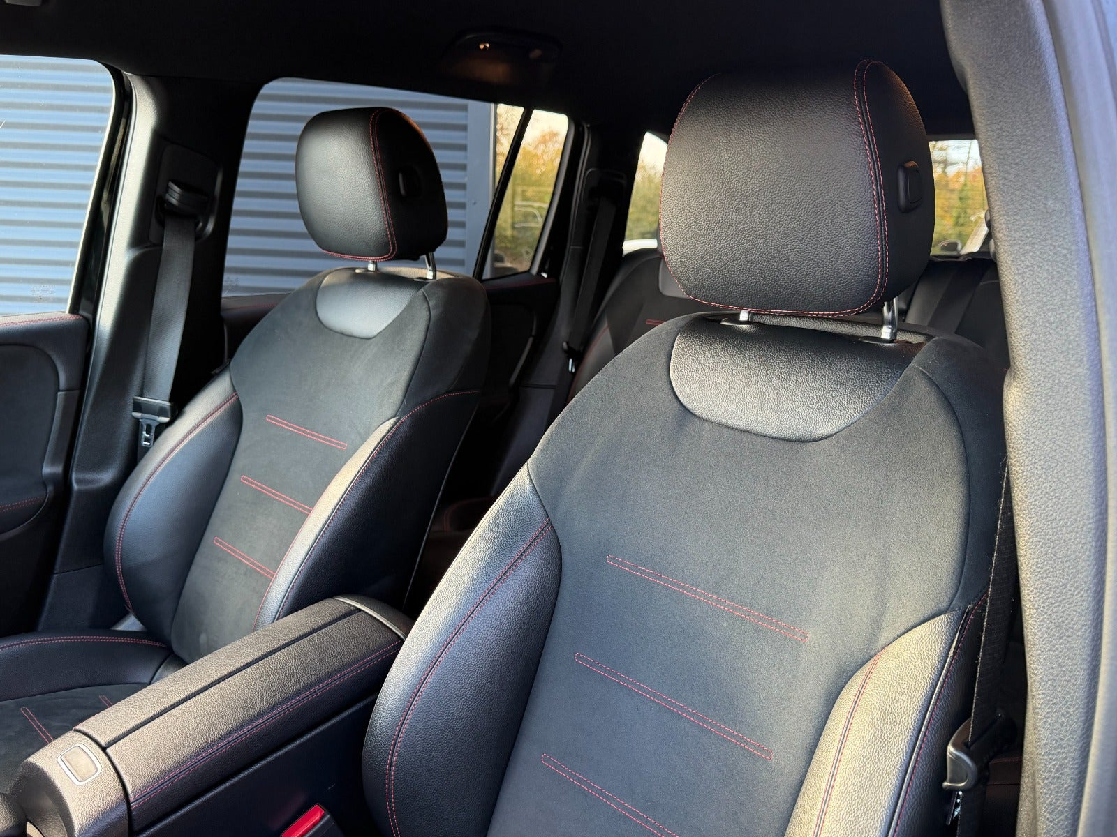 Sort Mercedes GLB200 fra 2020