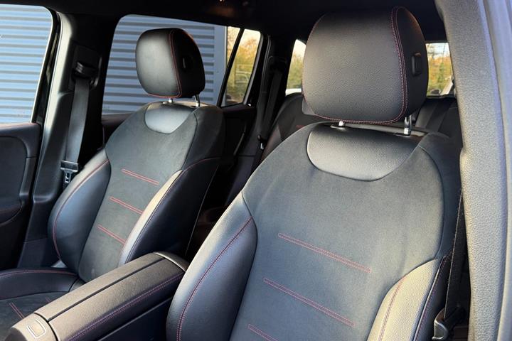 Sort Mercedes GLB200 fra 2020