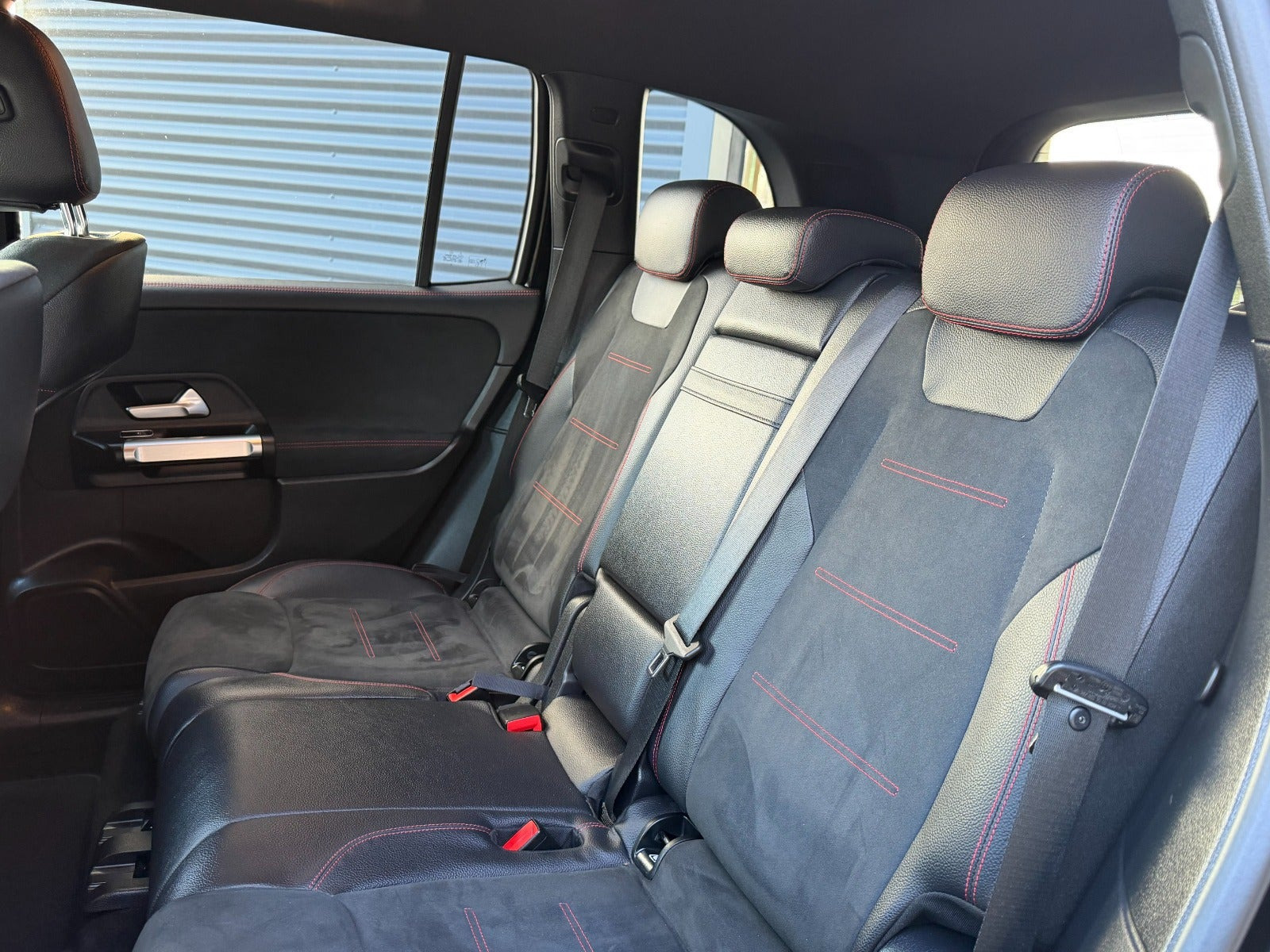 Sort Mercedes GLB200 fra 2020