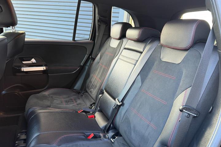 Sort Mercedes GLB200 fra 2020