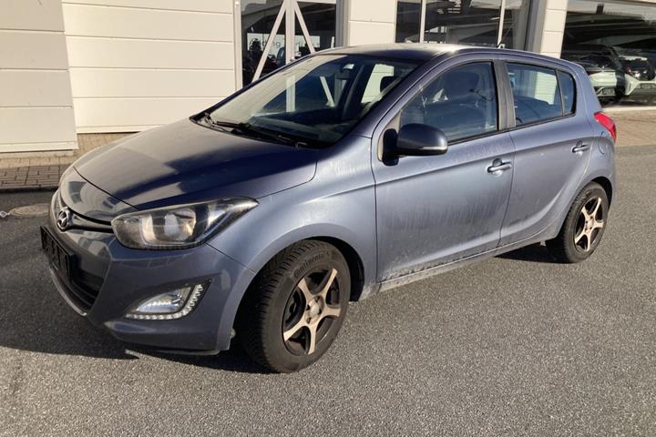 Blå Hyundai i20 fra 2012