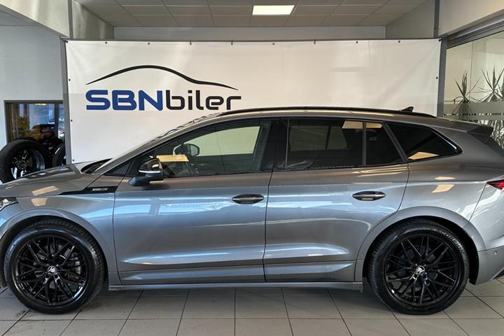 Grå Skoda Enyaq fra 2023