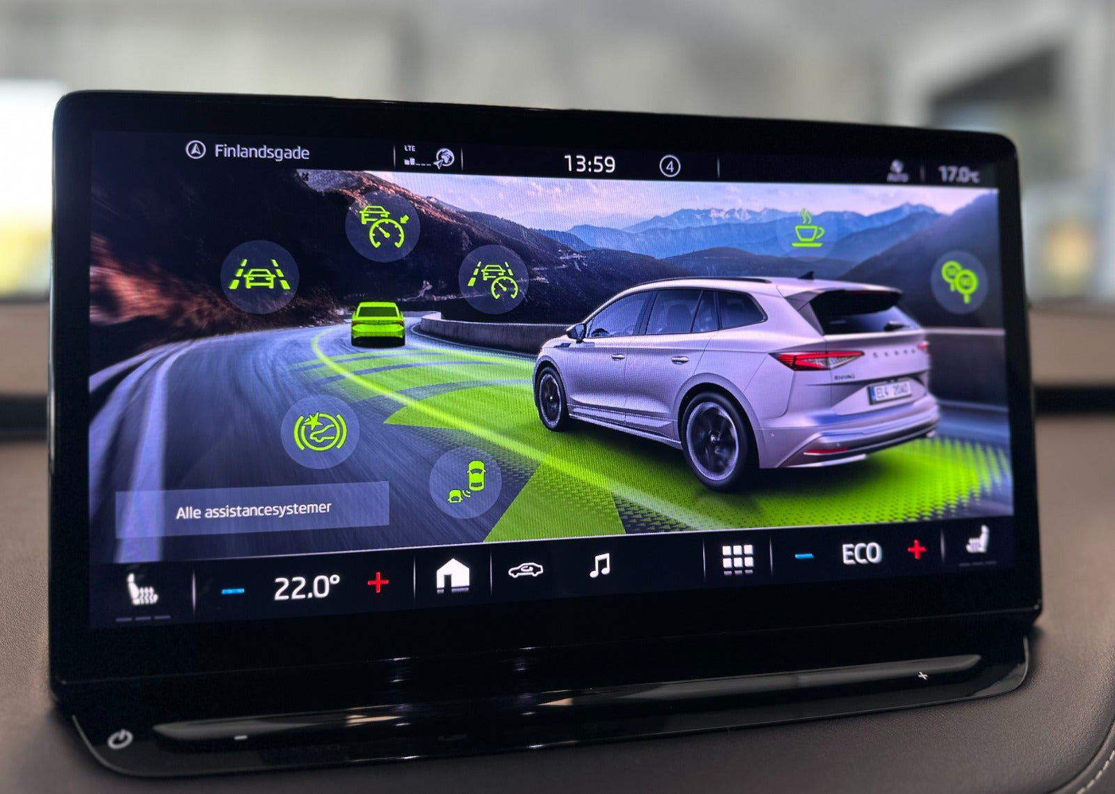 Grå Skoda Enyaq fra 2023
