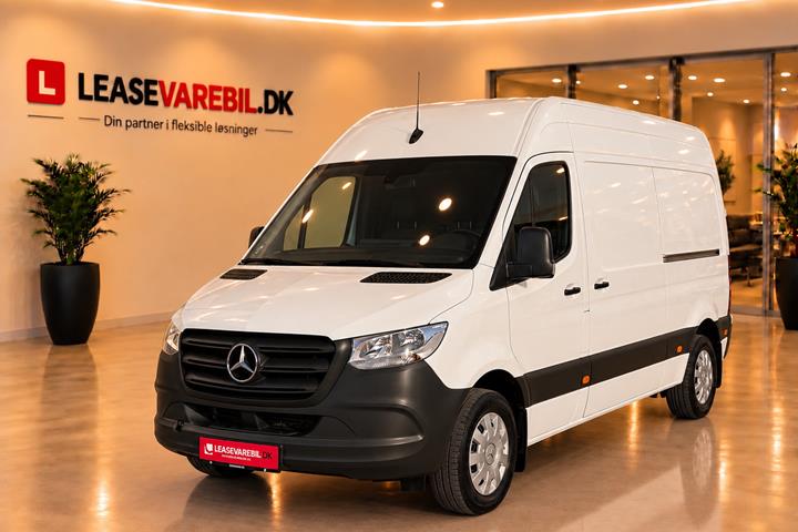 Hvid Mercedes Sprinter 215 fra 2023