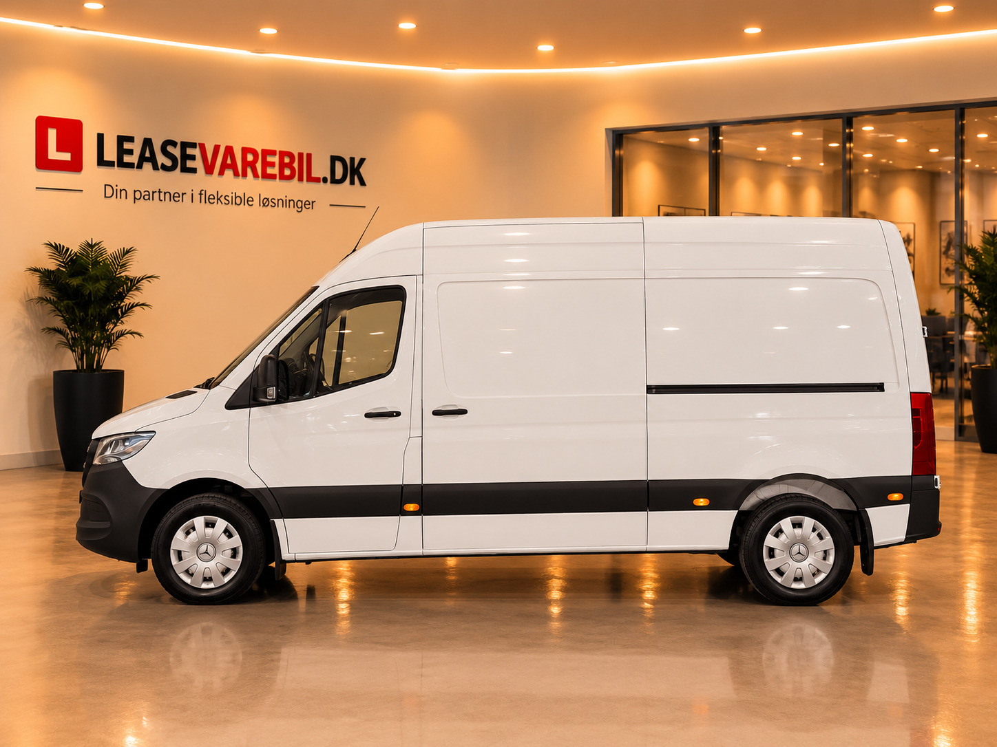 Hvid Mercedes Sprinter 215 fra 2023