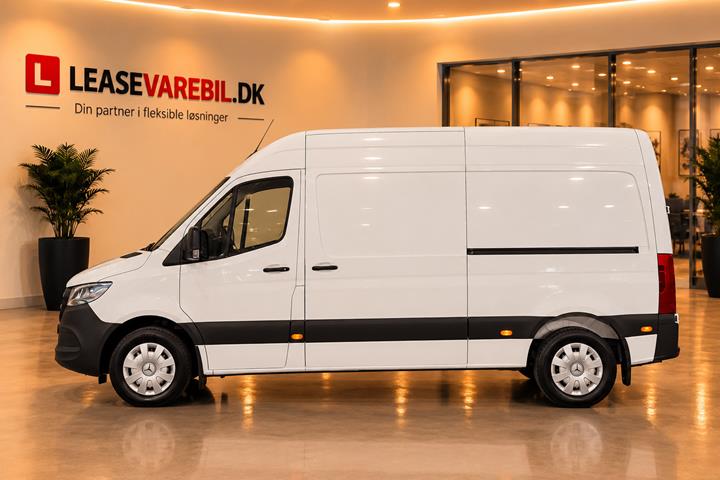 Hvid Mercedes Sprinter 215 fra 2023