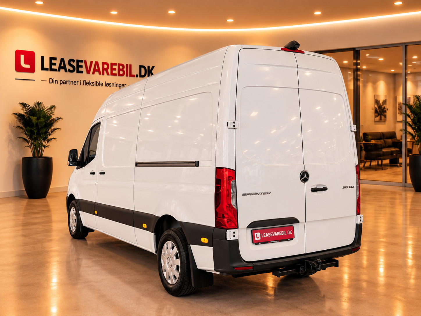 Hvid Mercedes Sprinter 215 fra 2023