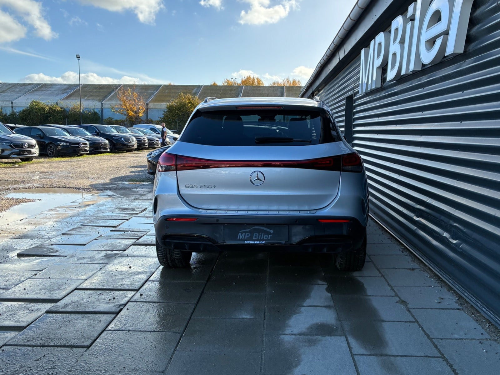 Sølv Mercedes EQA250+ fra 2023