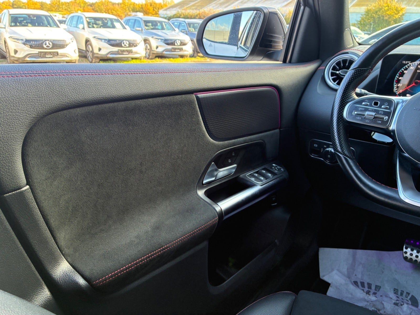 Sølv Mercedes EQA250+ fra 2023