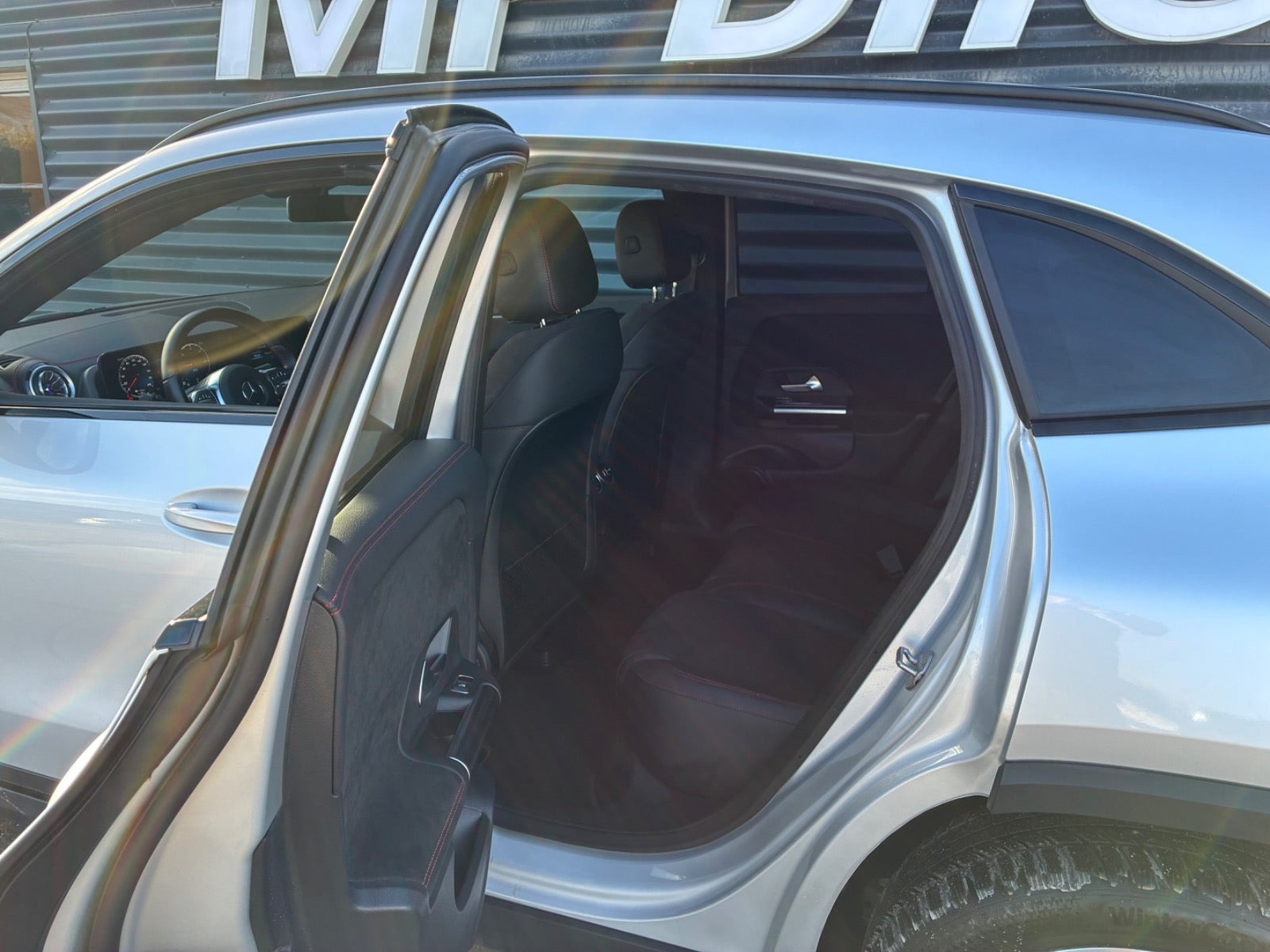 Sølv Mercedes EQA250+ fra 2023