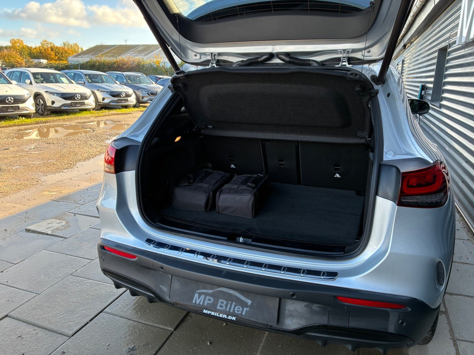 Sølv Mercedes EQA250+ fra 2023