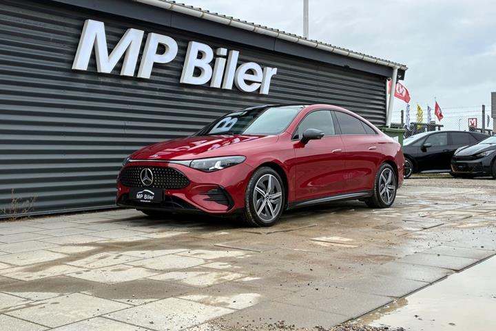 Rød Mercedes CLA250+ fra 2025
