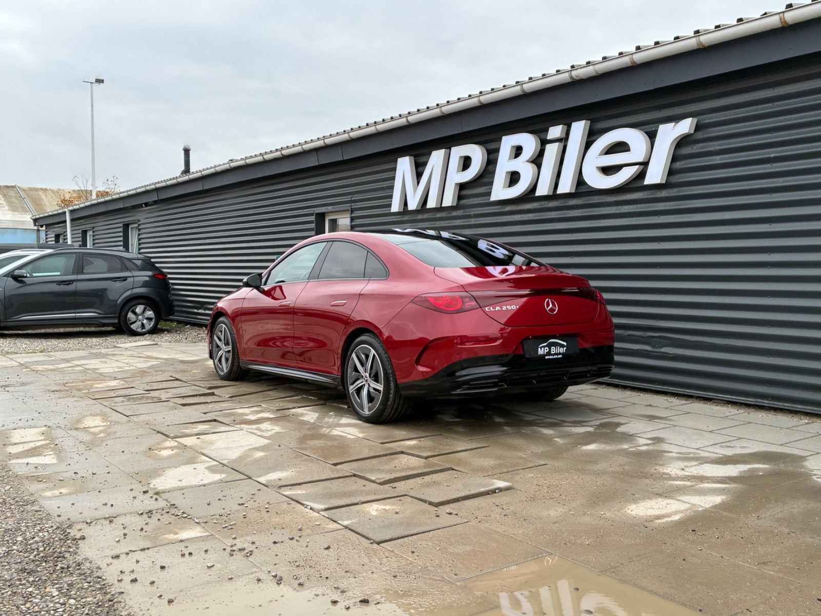 Rød Mercedes CLA250+ fra 2025
