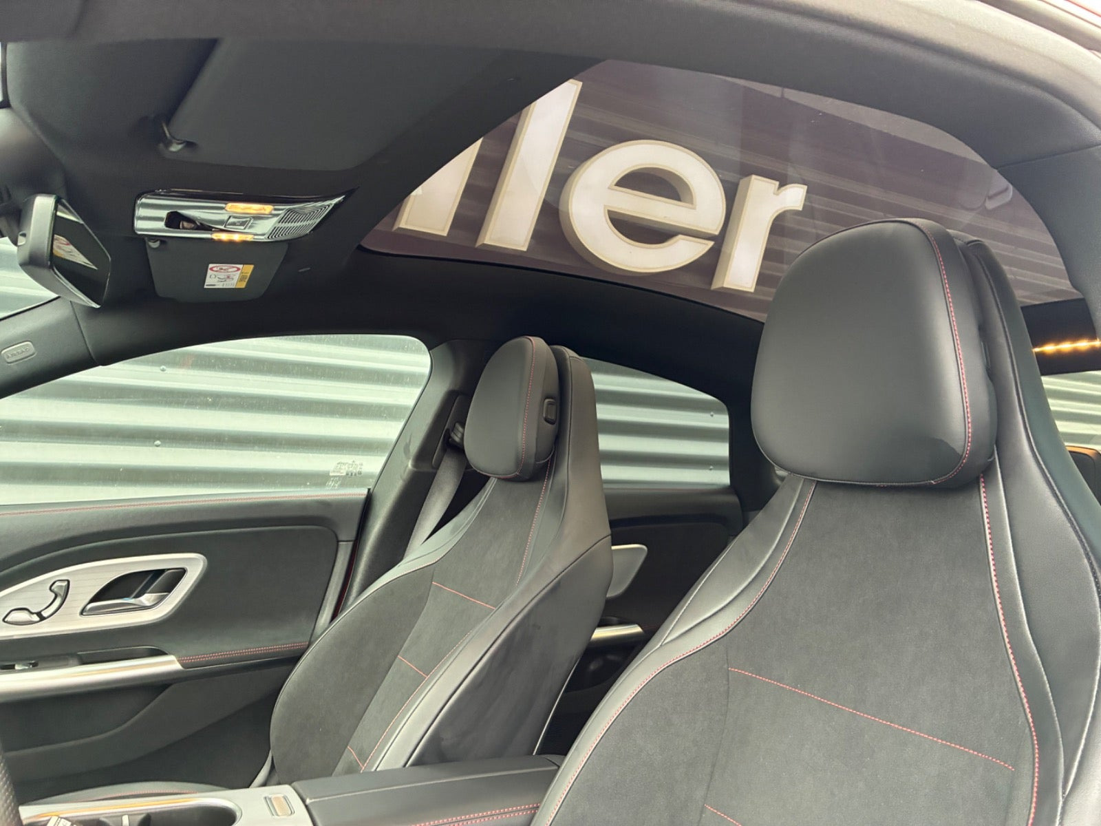 Rød Mercedes CLA250+ fra 2025
