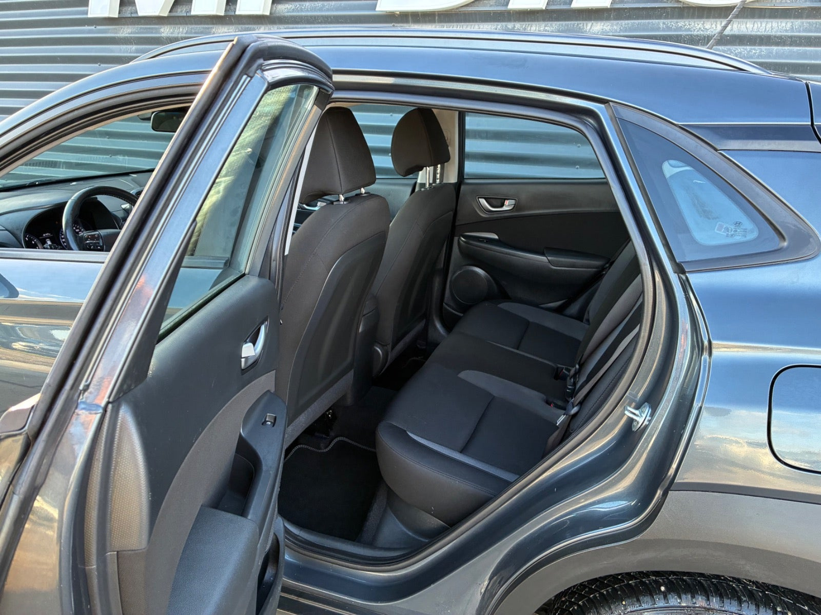Grå Hyundai Kona fra 2018