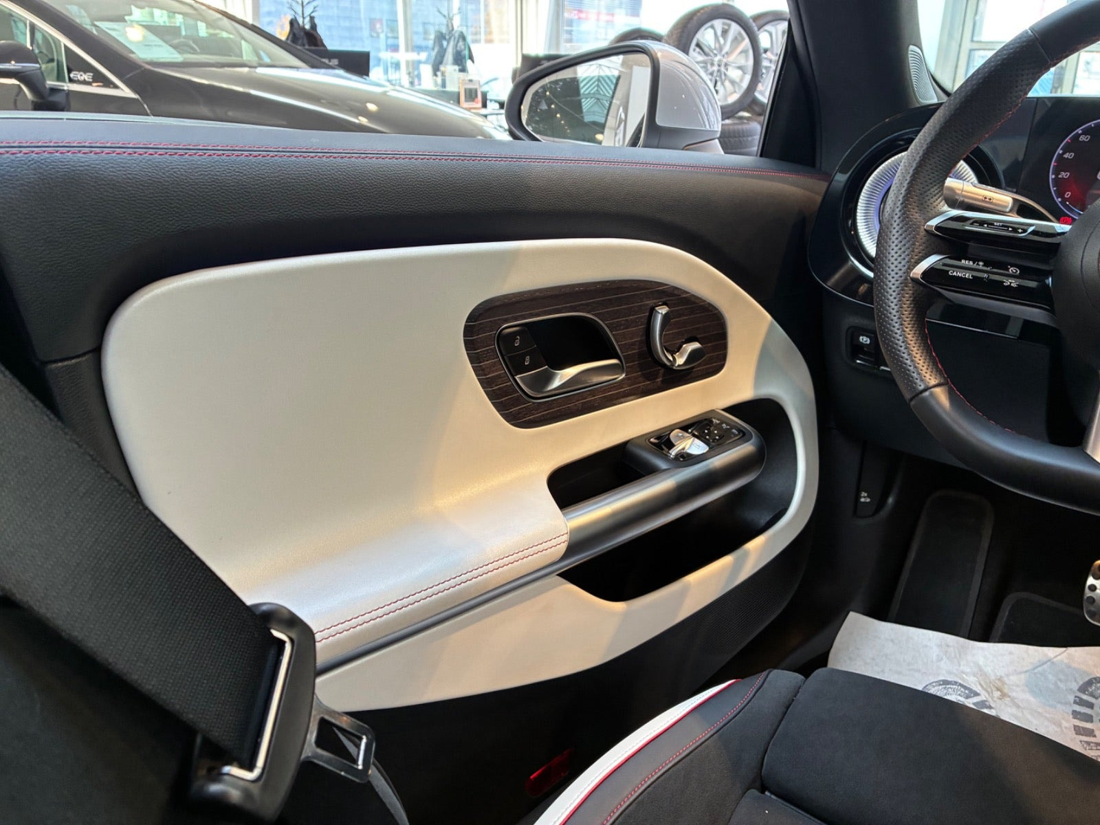 Sølv Mercedes CLA250+ fra 2025