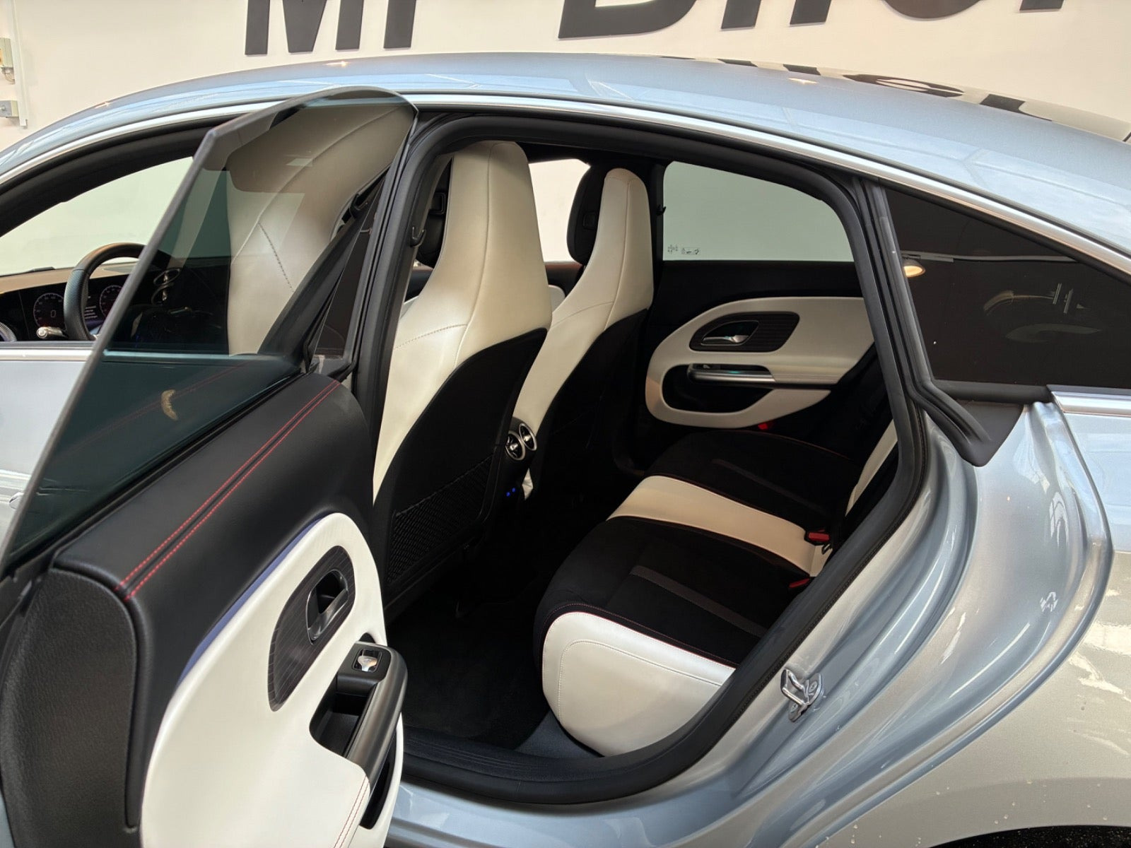 Sølv Mercedes CLA250+ fra 2025