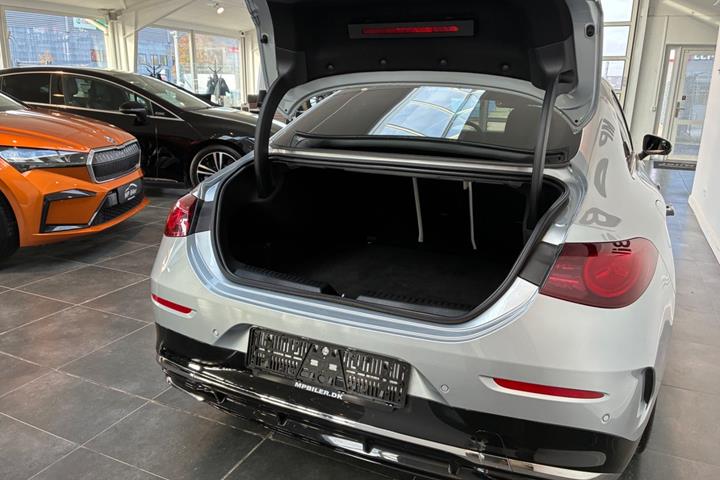 Sølv Mercedes CLA250+ fra 2025
