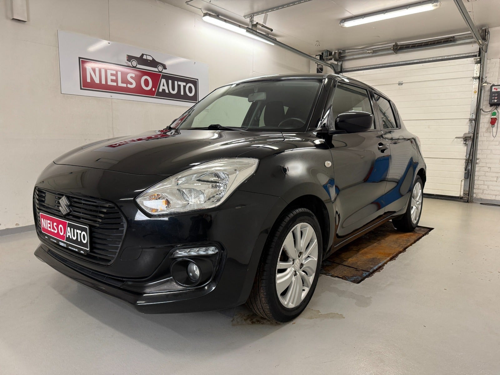 Sort Suzuki Swift fra 2017