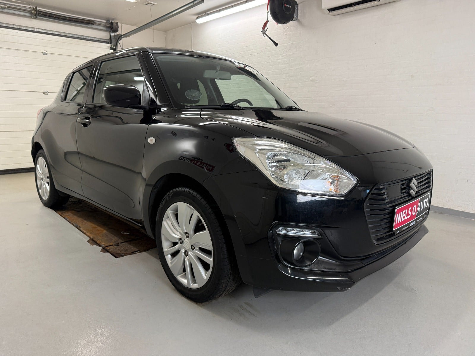 Sort Suzuki Swift fra 2017