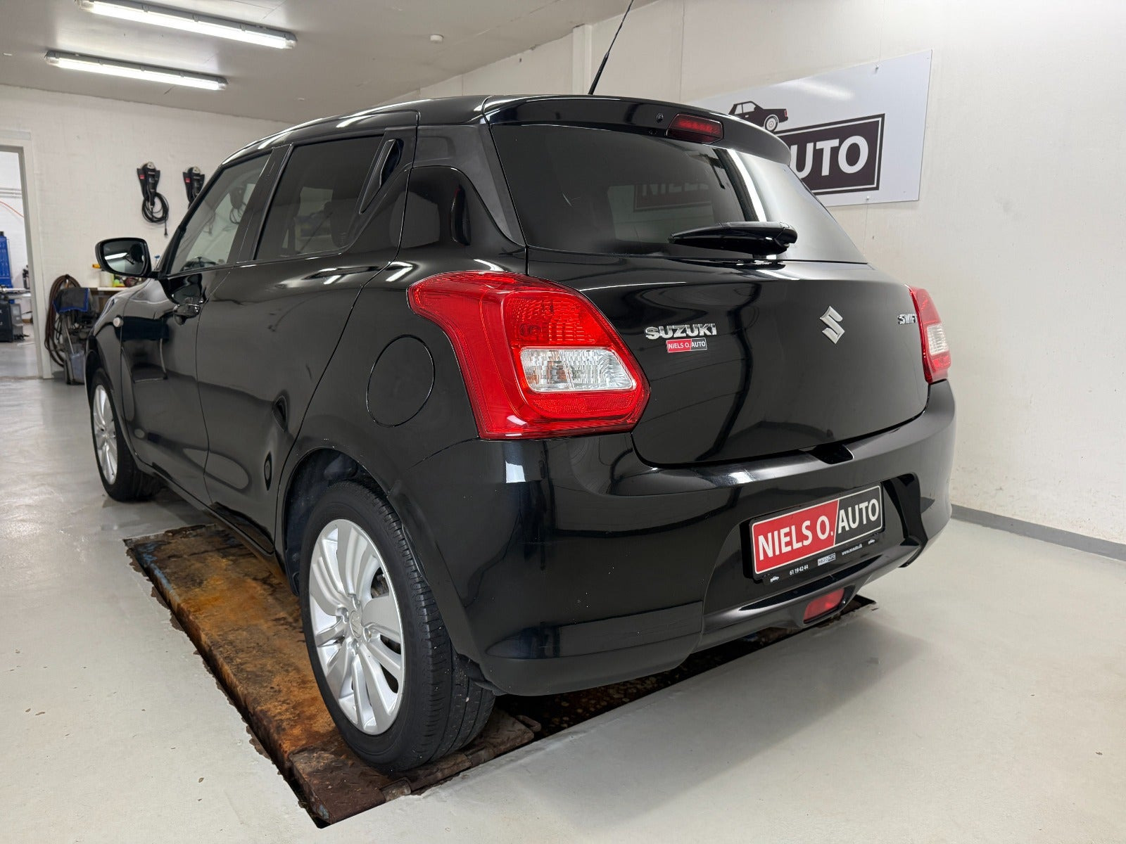 Sort Suzuki Swift fra 2017