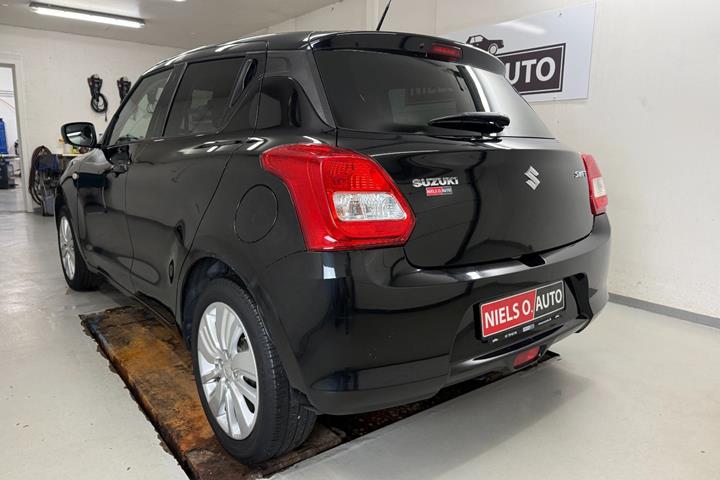 Sort Suzuki Swift fra 2017