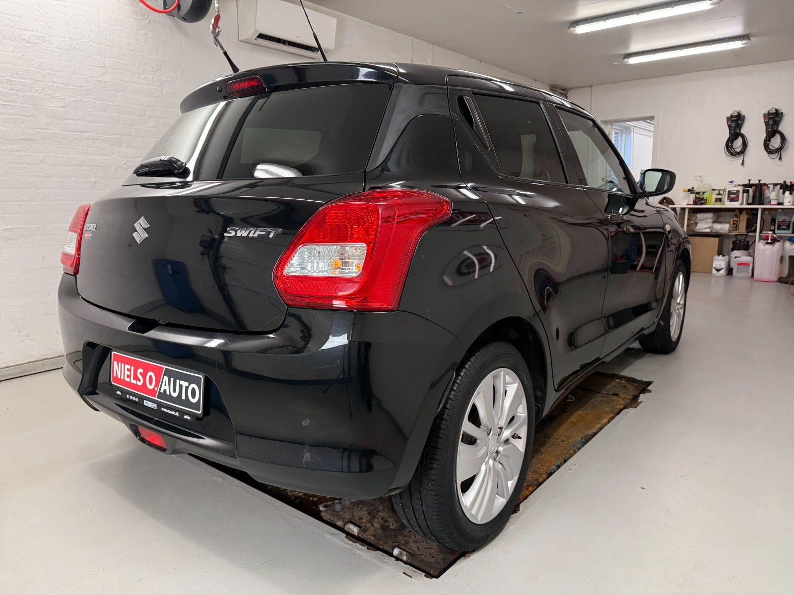 Sort Suzuki Swift fra 2017