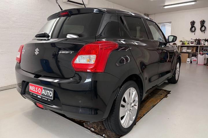 Sort Suzuki Swift fra 2017