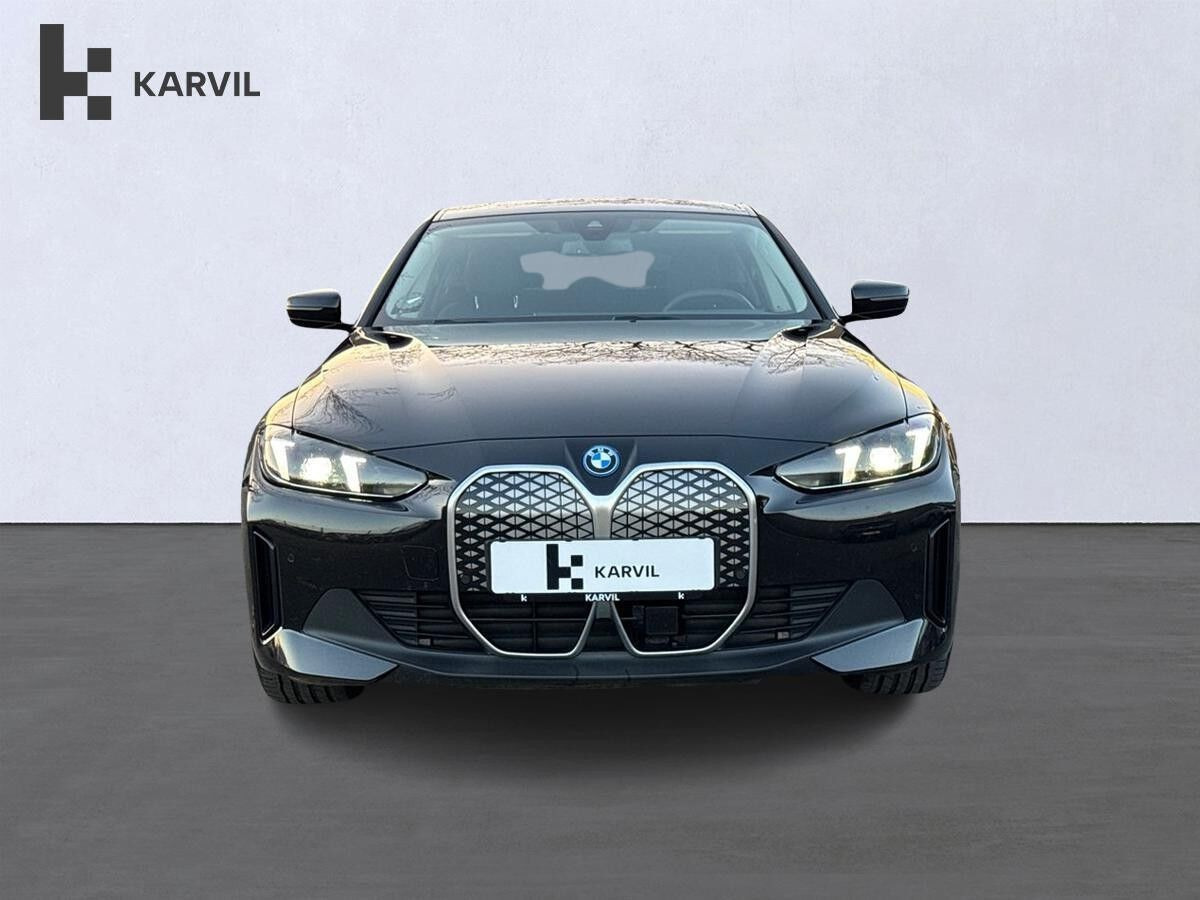Beige BMW i4 fra 2025