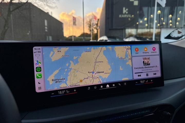 Beige BMW i4 fra 2025