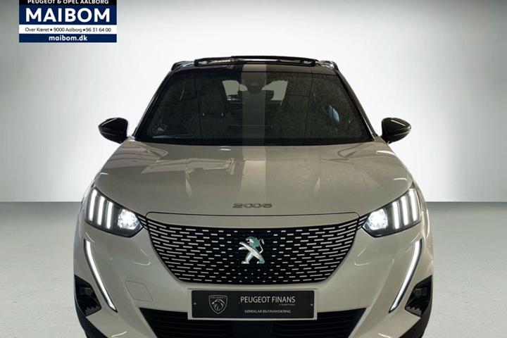 Hvid Peugeot e-2008 fra 2021