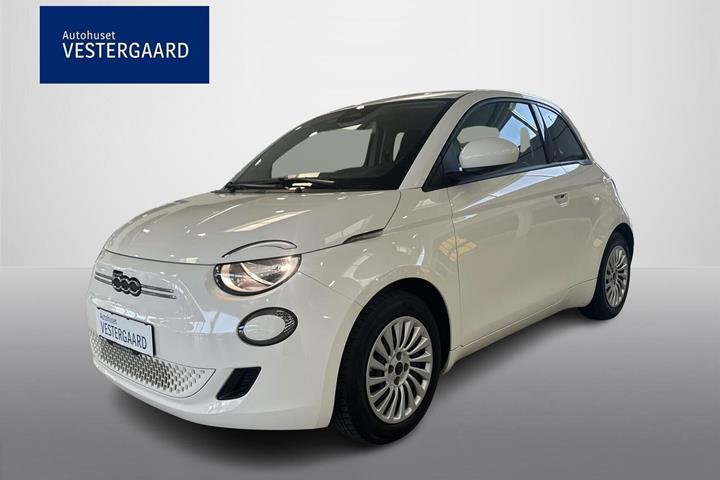 Hvid Fiat 500e fra 2023