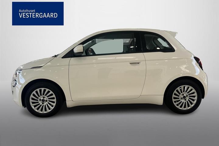 Hvid Fiat 500e fra 2023