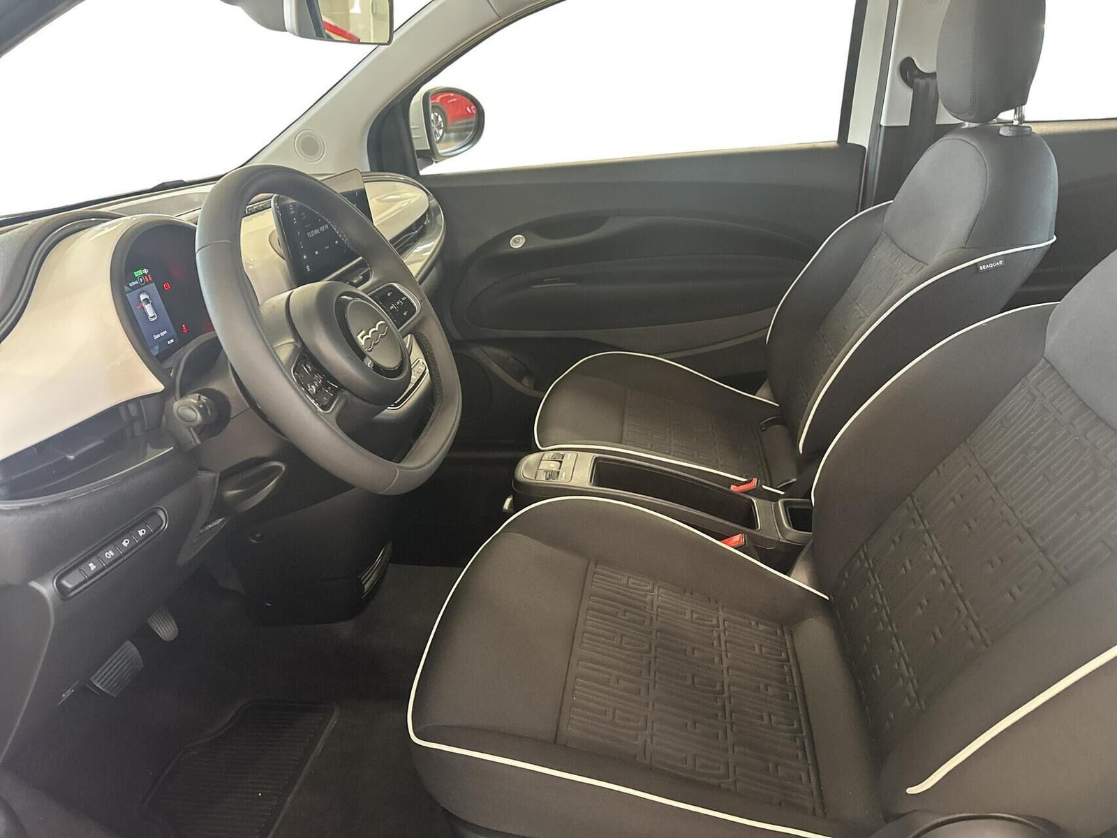 Hvid Fiat 500e fra 2023