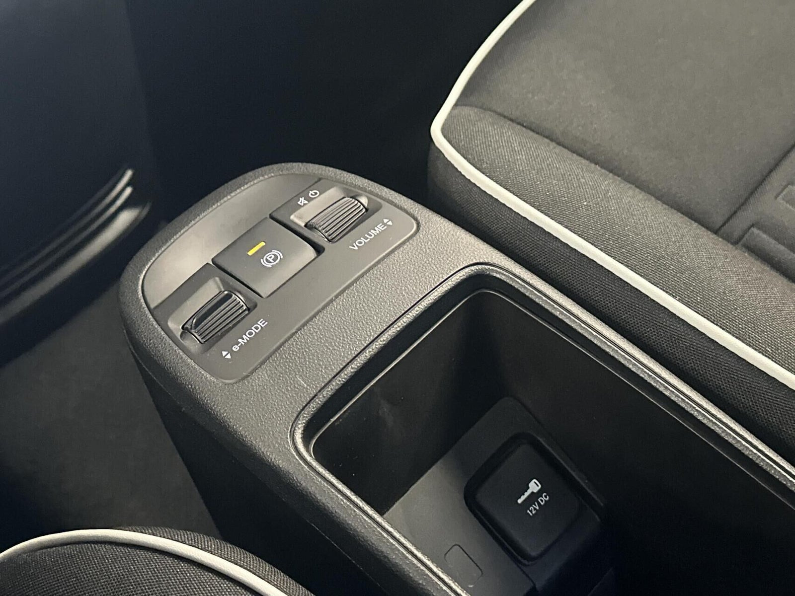 Hvid Fiat 500e fra 2023