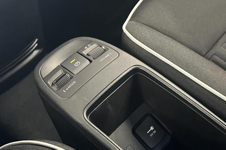 Hvid Fiat 500e fra 2023