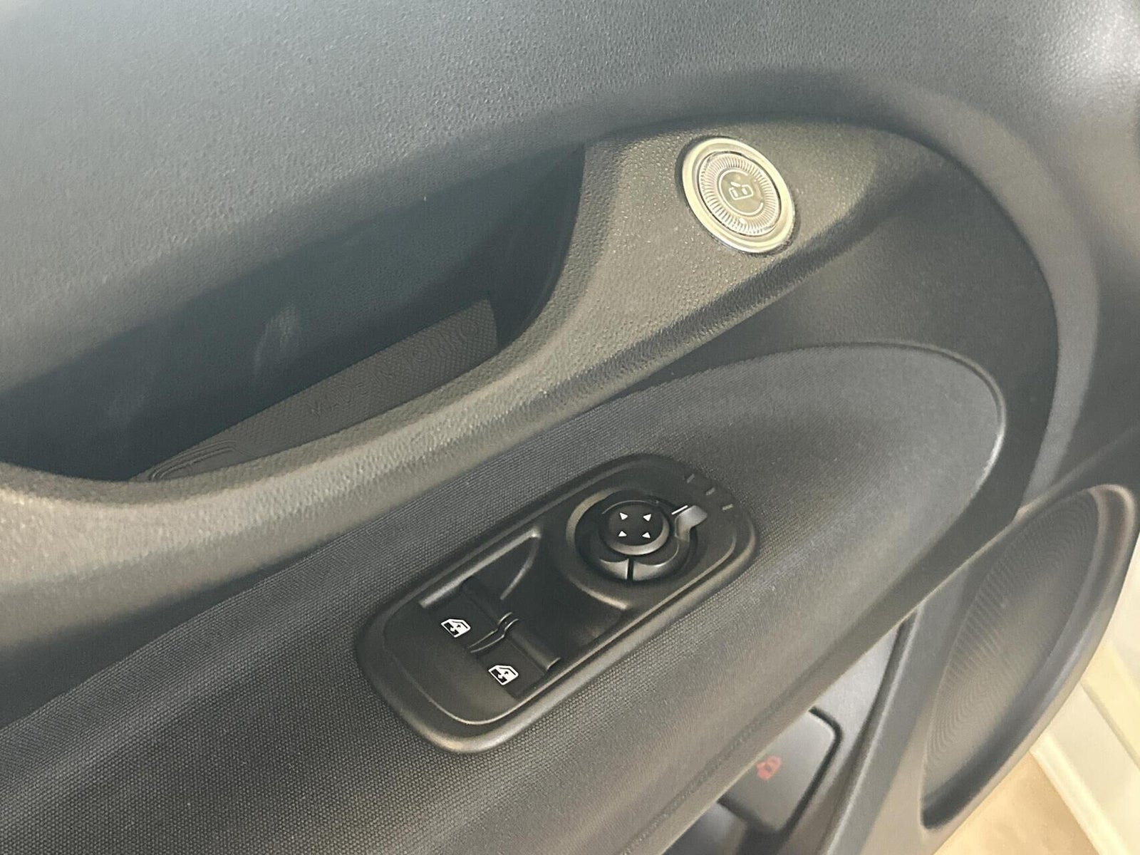 Hvid Fiat 500e fra 2023