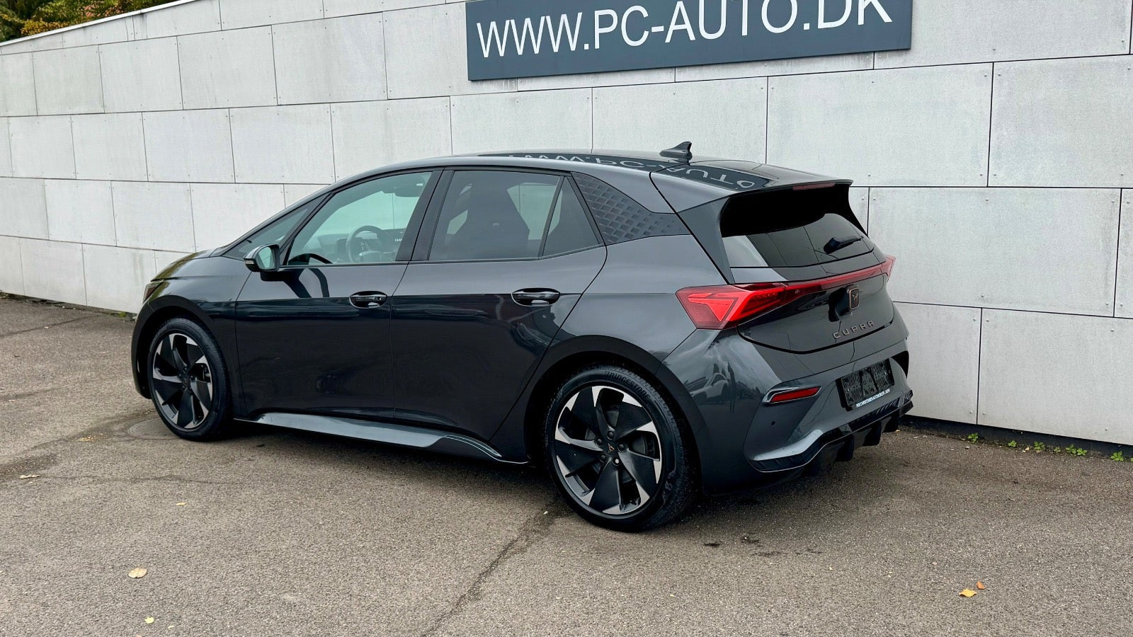 Grå Cupra Born fra 2023