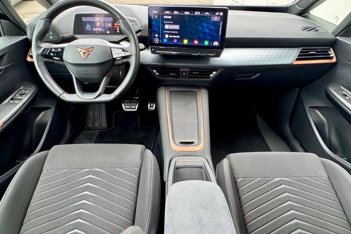 Grå Cupra Born fra 2023